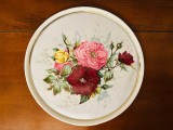 PLATOU DIN PORTELAN FIN- DECOR CU TRANDAFIRI D31CM