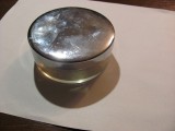 Cumpara ieftin CY - Borcan / borcanas mai vechi / capac metalic / farmacie sau cosmetica