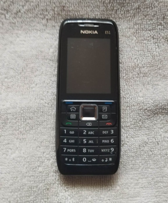 Nokia e51
