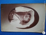 distinsa doamna in tinuta alba , fotografie de epoca , anii 1900 ,REGALITATE ROMANIA , tip carte postala
