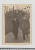 bnk foto Barbati la plimbare - Foto Caraiman Bucuresti 1946 ?