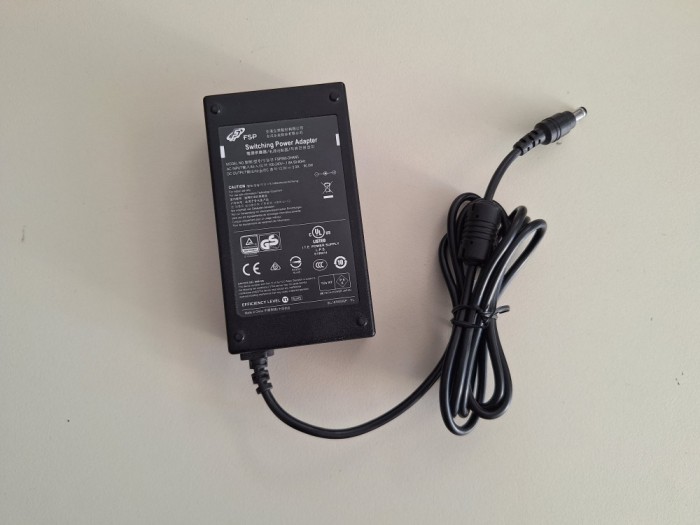 AC/DC adaptor 60W 12V 5A Conector Jack blocabil 5,5/2,5mm FSP060-DHAN3/9NA0608078 | FSP