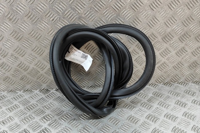 Garnitura ușă dreapta spate AUDI Q2 GA 2021 OEM: 81A833721A | 28293713