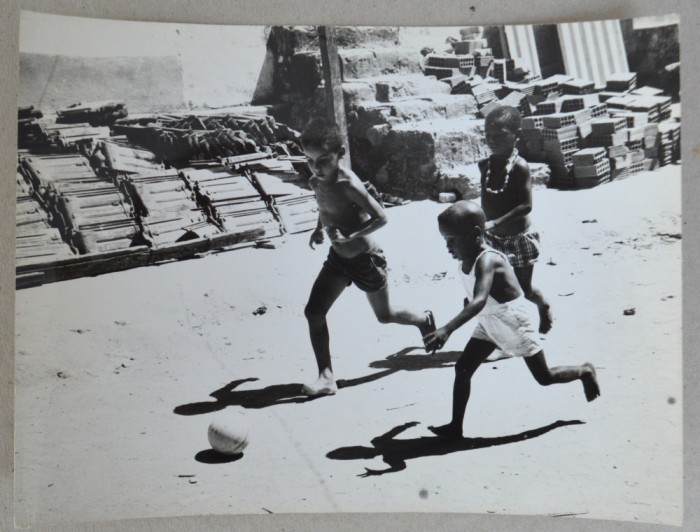 &quot;Copii jucand fotbal&quot; fotografie cca 1970