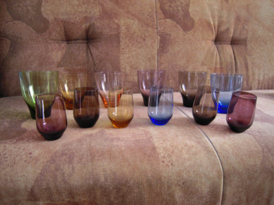 LOT de 6 pahare din sticla colorata (unul 200ml., 5 de 150ml.) si 6 pahare de 100ml. din sticla colorata, fabricate manual foto
