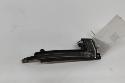 Semnalizare oglinda ușă dreapta față AUDI Q3 8U 2013 OEM: 8K0949102,009609-02 30778095 foto