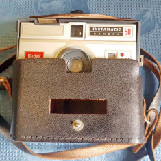 D605-P-Aparat foto vechi KODAK INSTAMATIC metal husa piele groasa.