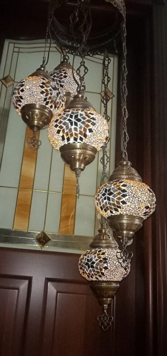 Elegant lampadar &icirc;n stil oriental de dimensiuni impresionante