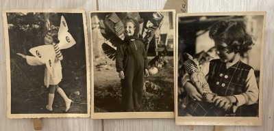 Anii 50, Lot de 3 foto Cluj, copilarie, comunism, viata cotidiana, copii cu jucarii, perioada stalinista, fetita cu papusa / iudaica / 9x7 cm foto
