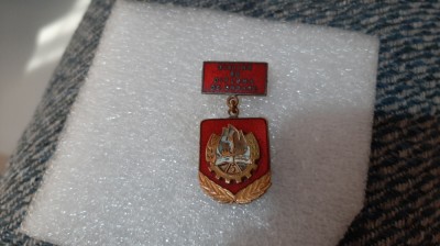 insigna Distins cu Diploma de onoare foto