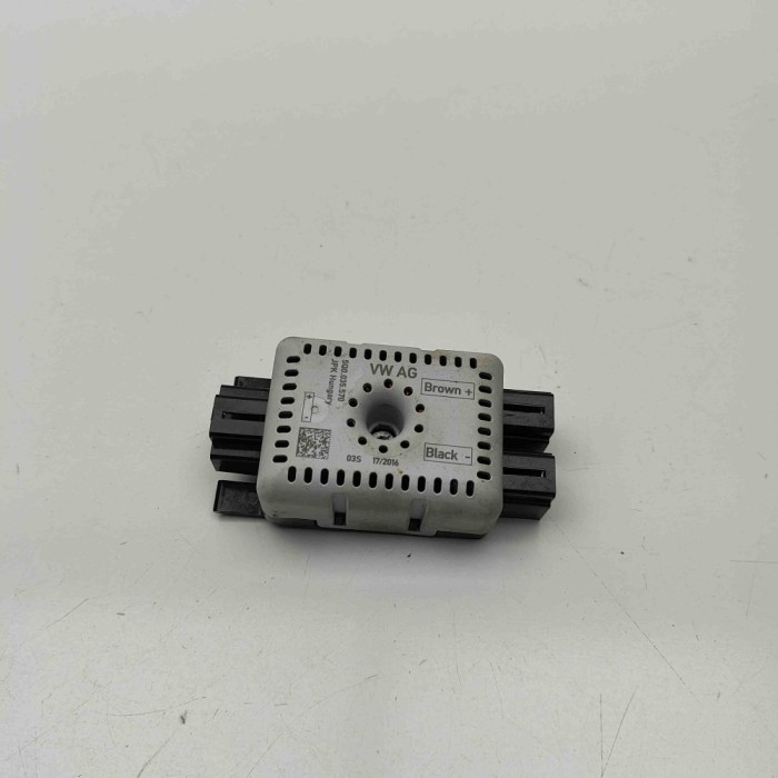 Amplificator de antena VW GOLF VII 5G1, BQ1, BE1, BE2 2017 OEM: 5Q0035570