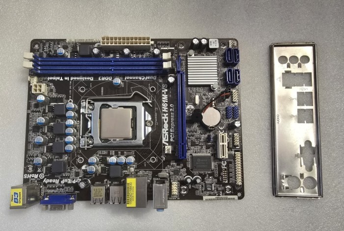 Placa de baza Asrock H61M-VS, LGA1155, DDR3 + procesor I3 2100