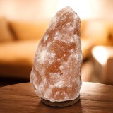 Lampa de sare decorativa, 5-6 kg, baza din lemn