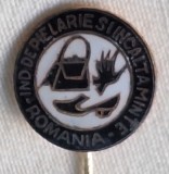 industria de pielarie si incaltaminte - insigna din anii 1970 ( Republica Socialista Romania)