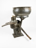 Centrifugă / Separator Vechi de Lapte Funcțional din Fontă &ndash; &Scaron;koda, 63 cm (cca. 1920&ndash;1938)