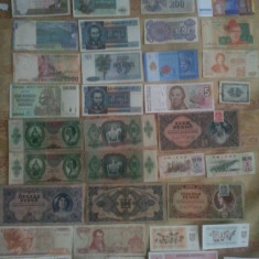 Lot 50 de bancnote străine, circulate/necirculate, cu dubluri,în două fotografii