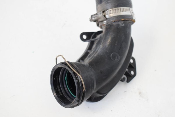 Furtun intercooler dreapta LAND ROVER RANGE ROVER EVOQUE L538 2017 OEM: GJ32-6C782-A 4031213