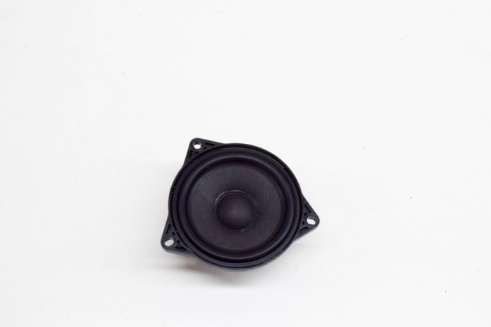 Difuzor ușă dreapta spate TESLA MODEL 3 2020 OEM: 1079742-00-A 15359016