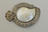 Veche pafta de metal alb cu sidef decorat cu Sfanta Elena sec 18-19