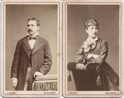 M1454N Eustațiu Cristoforeanu, primarul orașului R&amp;acirc;mnicu Sărat și soția sa, Smaranda, studio J Mandi, București, lot de 2 fotografii foto