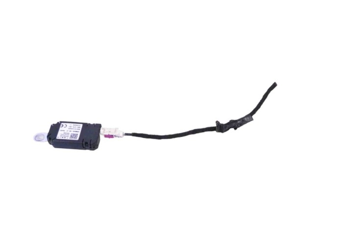 Amplificator de antena TESLA MODEL 3 2019 OEM: 1098046-00-C