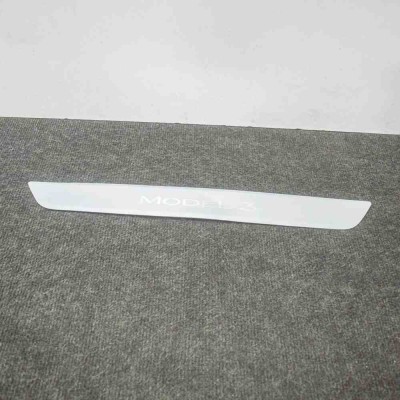 Ornament prag st&amp;acirc;nga față TESLA MODEL 3 2018 OEM: 1090844-00-C,109084400C foto