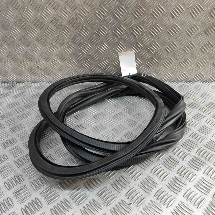 Garnitura ușă dreapta față SKODA KAMIQ 2020 OEM: 658867366B