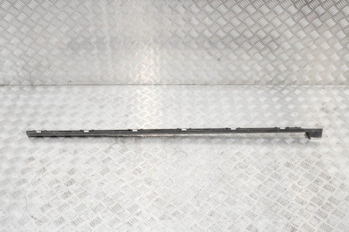 Ornament vertical parbriz dreapta PORSCHE MACAN 95B 2014 OEM: 7P5853538,7P5.853.538 | 13818652