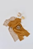 Set de 2 salopetele cu maneca scurta din bumbac organic si modal - Mustar Somon BabyCosy (Marime: 0-3 Luni)