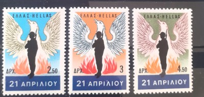 Grecia militarie,soldat &amp;icirc;n fața unui Phonix serie 3v. mnh foto