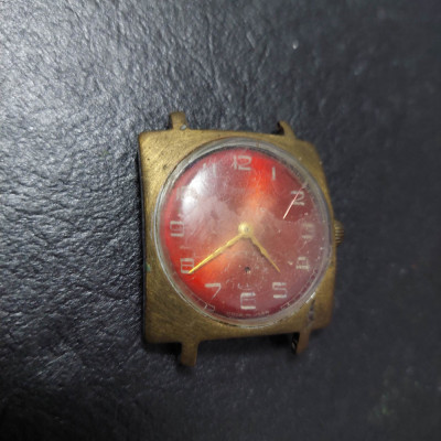 CEAS VECHI DE MANA Pobeda,ceasul se vinde pentru piese asa cum este prezentat foto