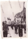 5329 - BUCURESTI, Legionarii defileaza in Piata Palatului - old Press Photo 1940