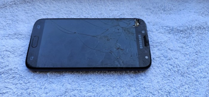 Samsung Galaxy J5 (2018) (SM-J550F/DS) DISPLAY SPART , DEFECT .