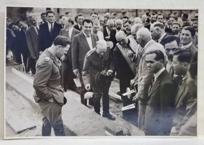 CONSTANTIN I. ANGELESCU , FOST - PRIM - MINISTRU , LA PUNEREA PIETREI DE TEMELIE A UNEI CLADIRI , FOTOGRAFIE , ANII &amp;#039;30 foto