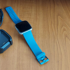 CEAS FitBit Versa Lite + INCARCATOR , CITITI DESCRIEREA