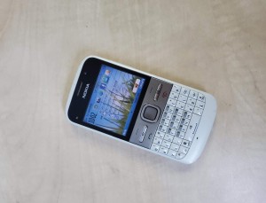 Nokia E5 Vintage De Colectie Telefon Simplu Cu Butoane 3g Decodat Qwerty Alb Neblocat Nu Okazii Ro
