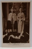M.S . REGELE GEORGE V si REGINA MARY A ANGLIEI SI MARII BRITANII , IN TINUTA REGALA , CU COROANA , FOTOGRAFIE , FORMAT CARTE POSTALA , INCEPUTUL SE
