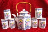 SET PORTELAN JAPONEZ CU DECOR FLORAL CEAINIC / CAFEATIERA SI PAHARE