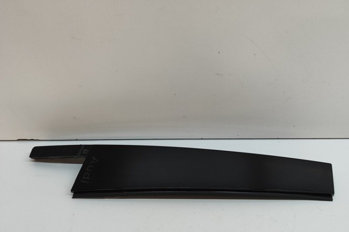 Ornament vertical ușă dreapta spate AUDI Q8 E-TRON Sportback 2024 OEM: 4KE839902 31155129