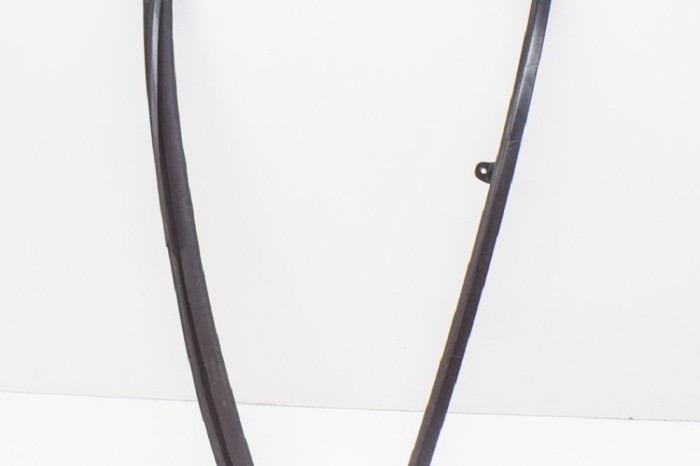 Garnitura ușă st&acirc;nga spate TOYOTA C-HR _X1_ 2019 OEM: 68152-F4010 | 11742210