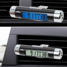 Ceas digital iluminat cu termometru pentru autovehicul foto