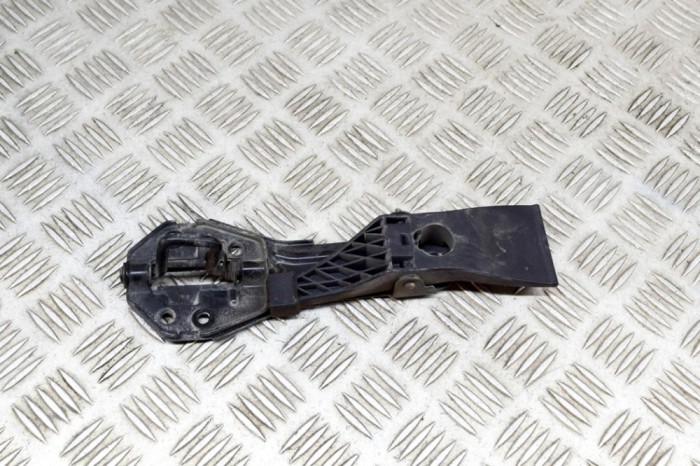 Zăvor de siguranță capota AUDI A6 4G2, C7, 4GC 2011 OEM: 4G0823480 20662905