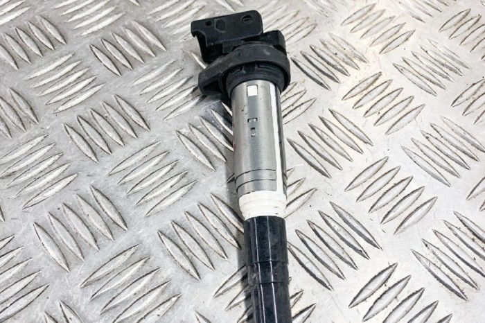 Bobina de inducție de &icirc;naltă tensiune BMW 5 F10 2011 OEM: GN10571,KX43A 11206839