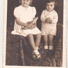 bnk foto Copii cu jucarii - papusa - 1937
