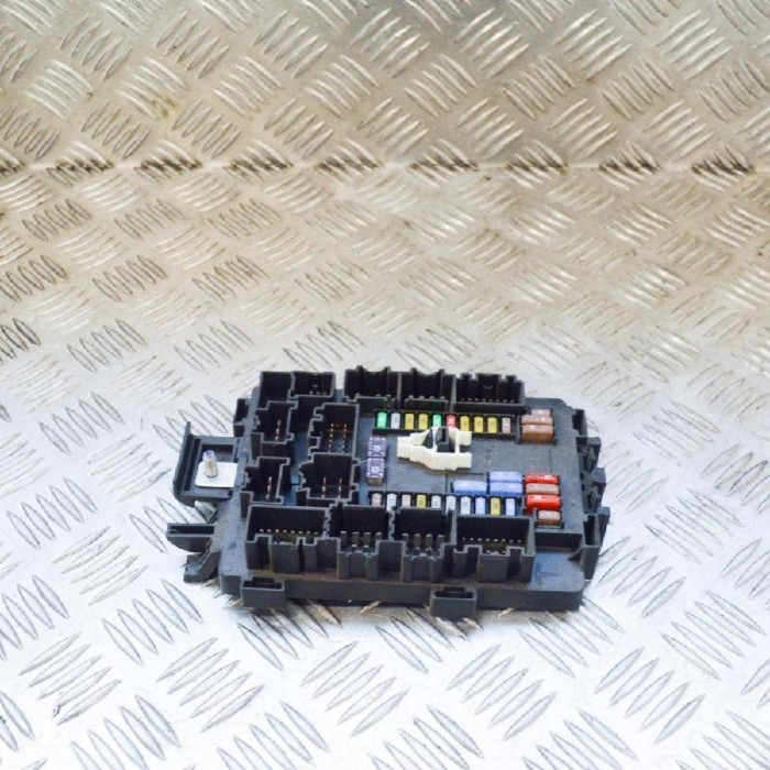 Panou de siguranțe TESLA MODEL S 2017 OEM: 1094409-00-E 10808397