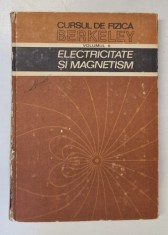 CURSUL DE FIZICA BERKELEY , VOLUMUL 2 , ELECTRICITATE SI MAGNETISM de EDWARD M. PURCELL , 1982 *COTOR INTARIT CU SCOCI foto