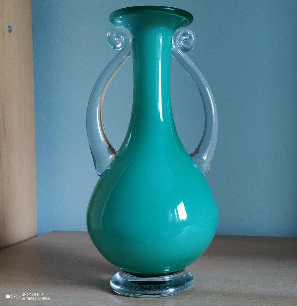 Vaza veche din sticla opalin | Okazii.ro