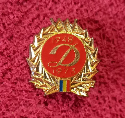 Insigna fotbal - DINAMO BUCURESTI (aniversare 25 de ani 1948-1973) foto