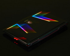 Laptop Gaming Premium MSI GE63 Raider RGB 8SE foto