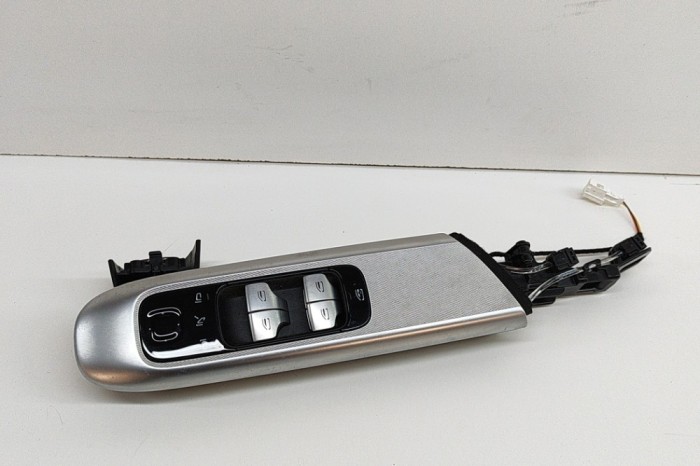 Buton geam ușă dreapta față MERCEDES-BENZ GLC X254 2022 OEM: A2069008815 25364784